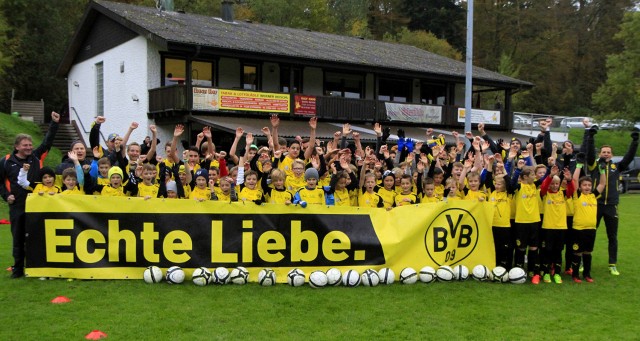 2014-10-27_tsv_bvb-fussballschule__gruppenbild2_haende